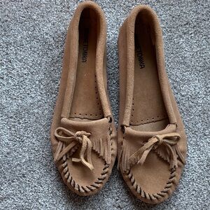 Minnetonka Women's Brown Suede Moccasins